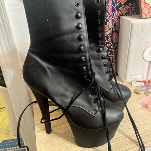 Pleaser 7 in Black Boots